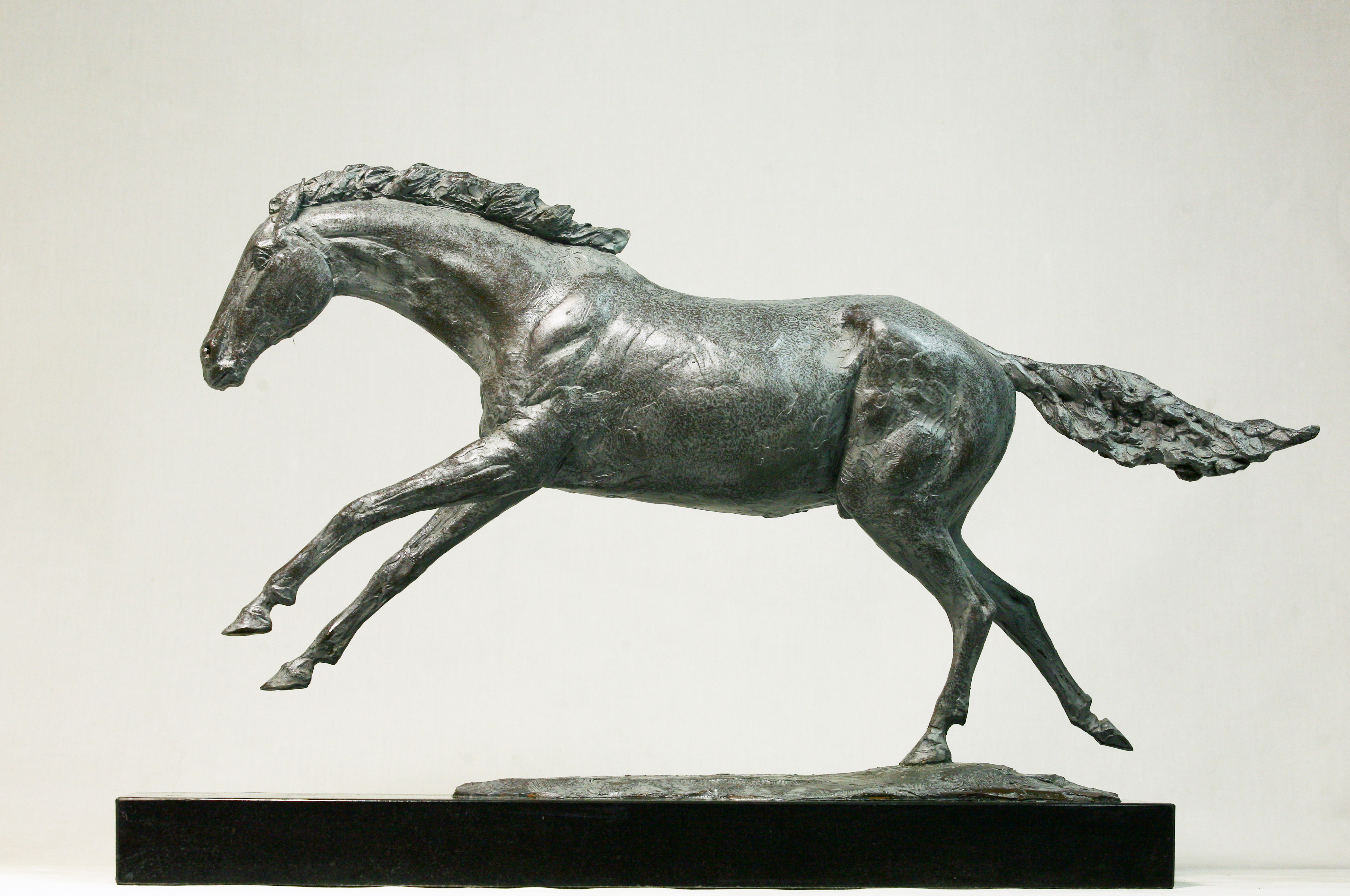 骏马_泥雕_雕塑_宝甄网